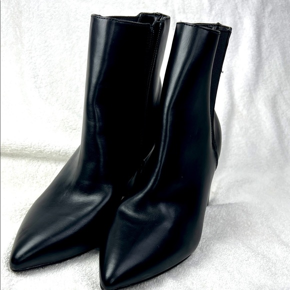Report, Elegant Black Women's Ankle Boots - Picture 1 of 5